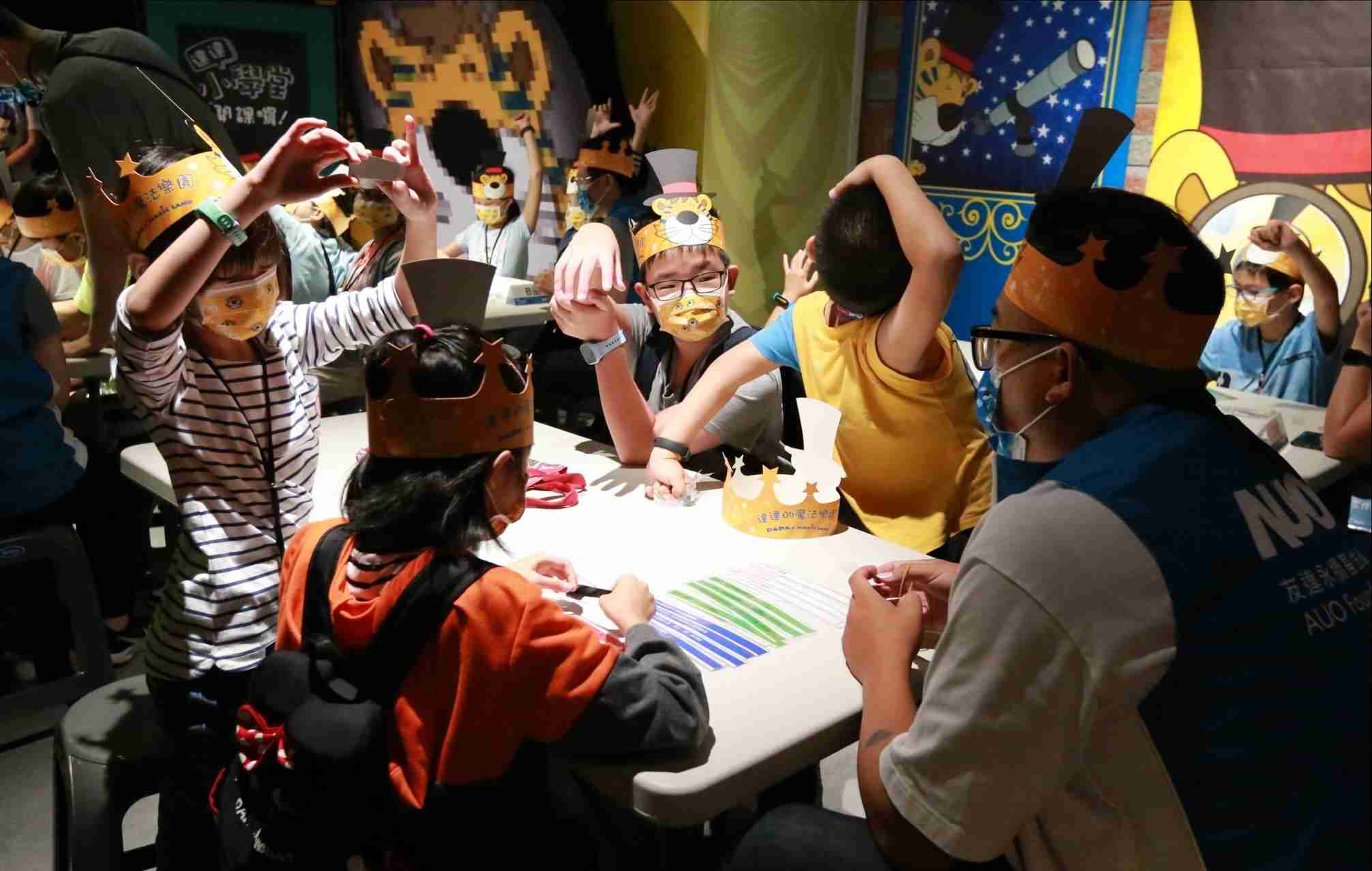 糖果派对以永续理念推动全人教育计划，，内外结盟储备科普教育人才，，，荣获亚太永续行动奖社会共融面的金奖肯定