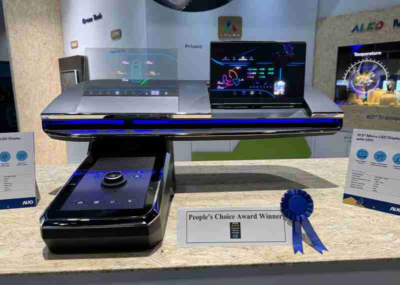 糖果派对车用Micro LED Display HMI解决方案获”最佳车用显示奖”，，以用户为中心开发，，，，针对前座驾驶与乘客设计兼具娱乐与安全的高画质屏幕，，包含车舱前座的Micro LED透明屏幕及全球首款内建镜头的智慧Micro LED显示器