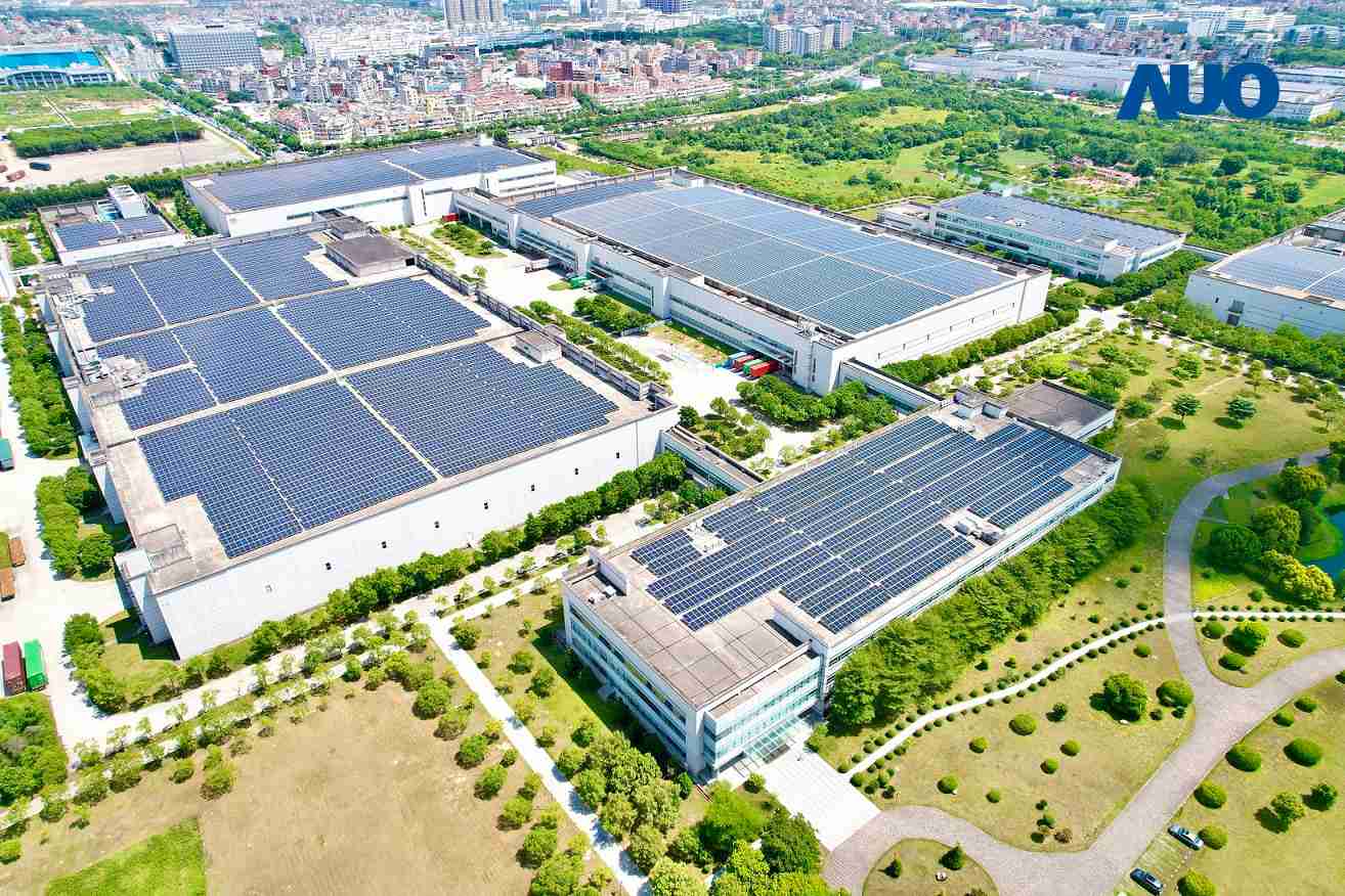 糖果派对厦门推动智能制造同时，，，透过绿电创能纵深推进绿色转型，，，厂区全屋顶铺设太阳能光伏板，，，每年太阳能发电 2,600多万度